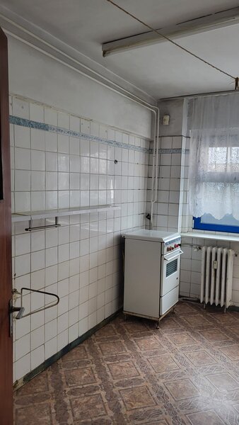 Drumul Taberei- Frigocom Vanzare 3 camere - decomandat - bl 1978, liber