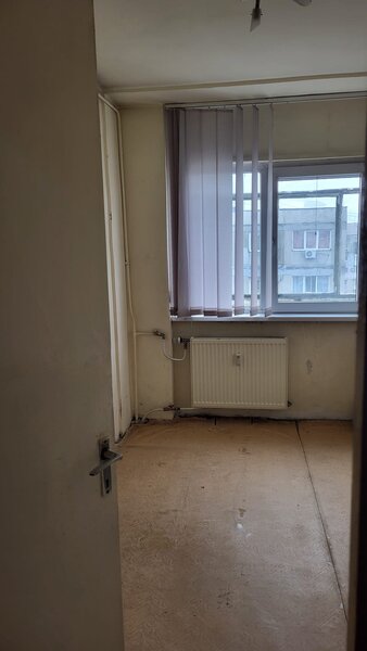 Drumul Taberei- Frigocom Vanzare 3 camere - decomandat - bl 1978, liber